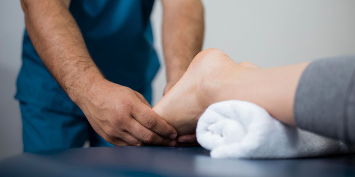 what does a podiatrist do